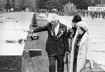 9 мая 1995г.  Защитник Брестской крепости Н.З. Голубчик приехал на торжество из Краснодара с дочерью Ольгой Лабученко и женой майора П.Гаврилова Марией Григорьевной